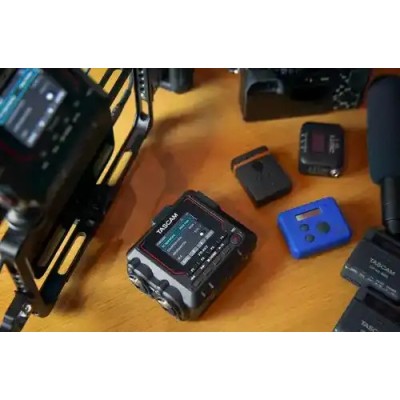 Registratore di campo con elaborazione a 32 bit e generatore di timecode