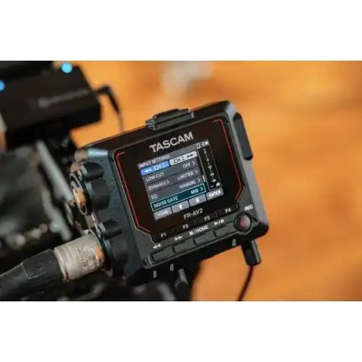 Registratore di campo con elaborazione a 32 bit e generatore di timecode