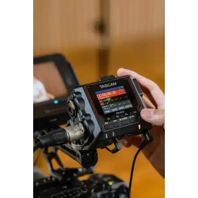 Registratore di campo con elaborazione a 32 bit e generatore di timecode